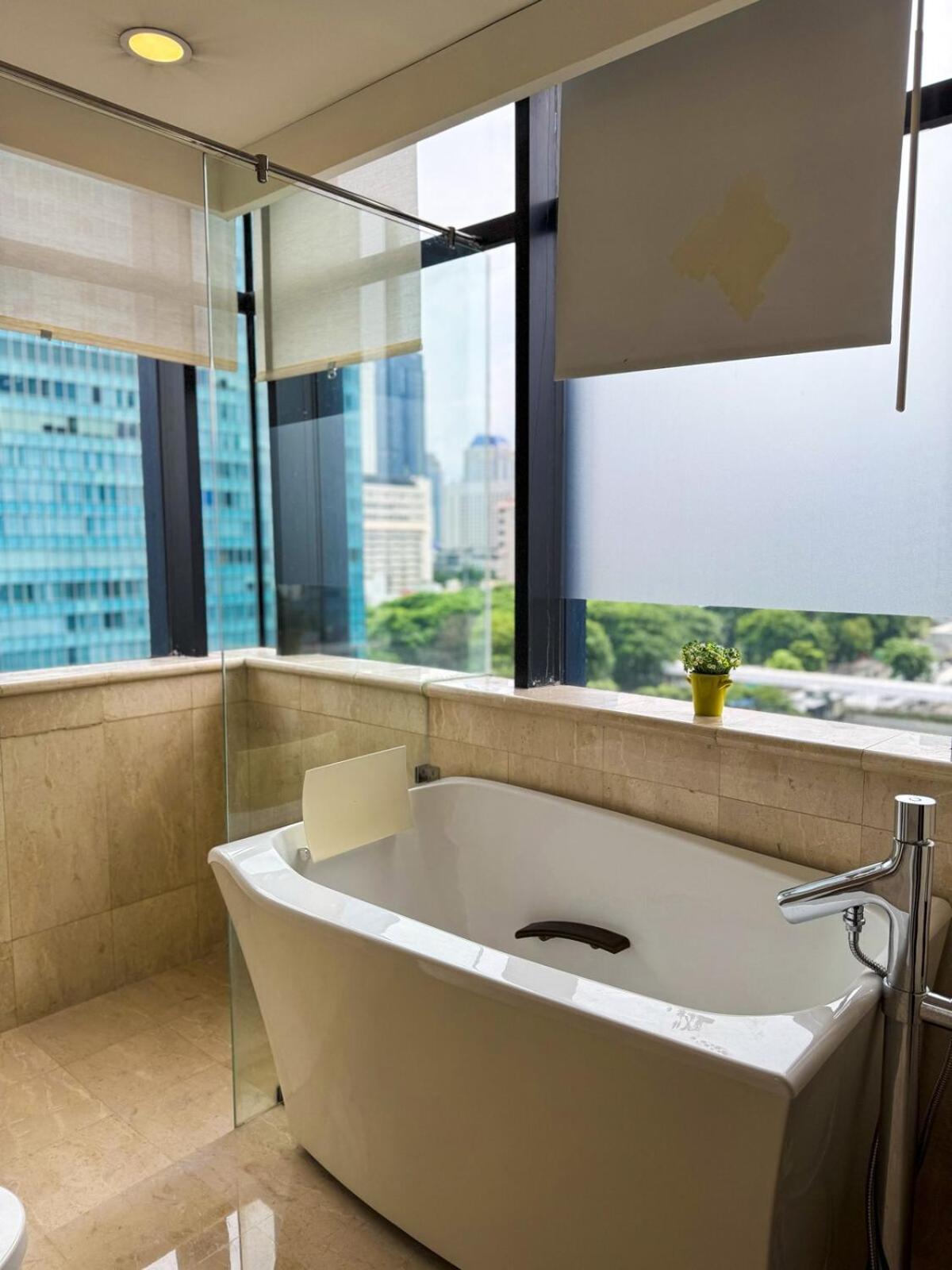 Sudirman 3br With Infinity Pool & Netflix By Damaresa Jakarta