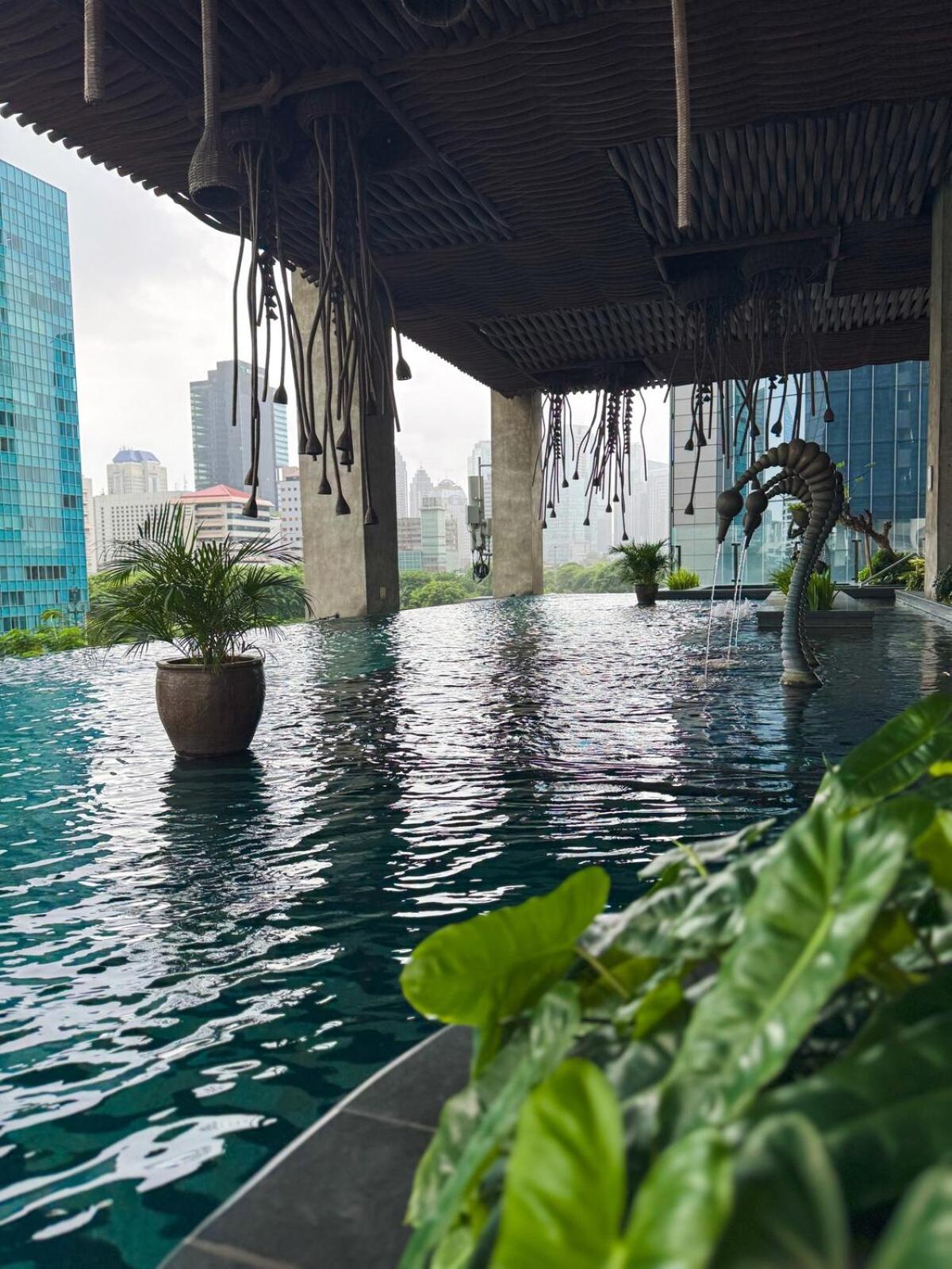 Apartment Sudirman 3br With Infinity Pool & Netflix By Damaresa