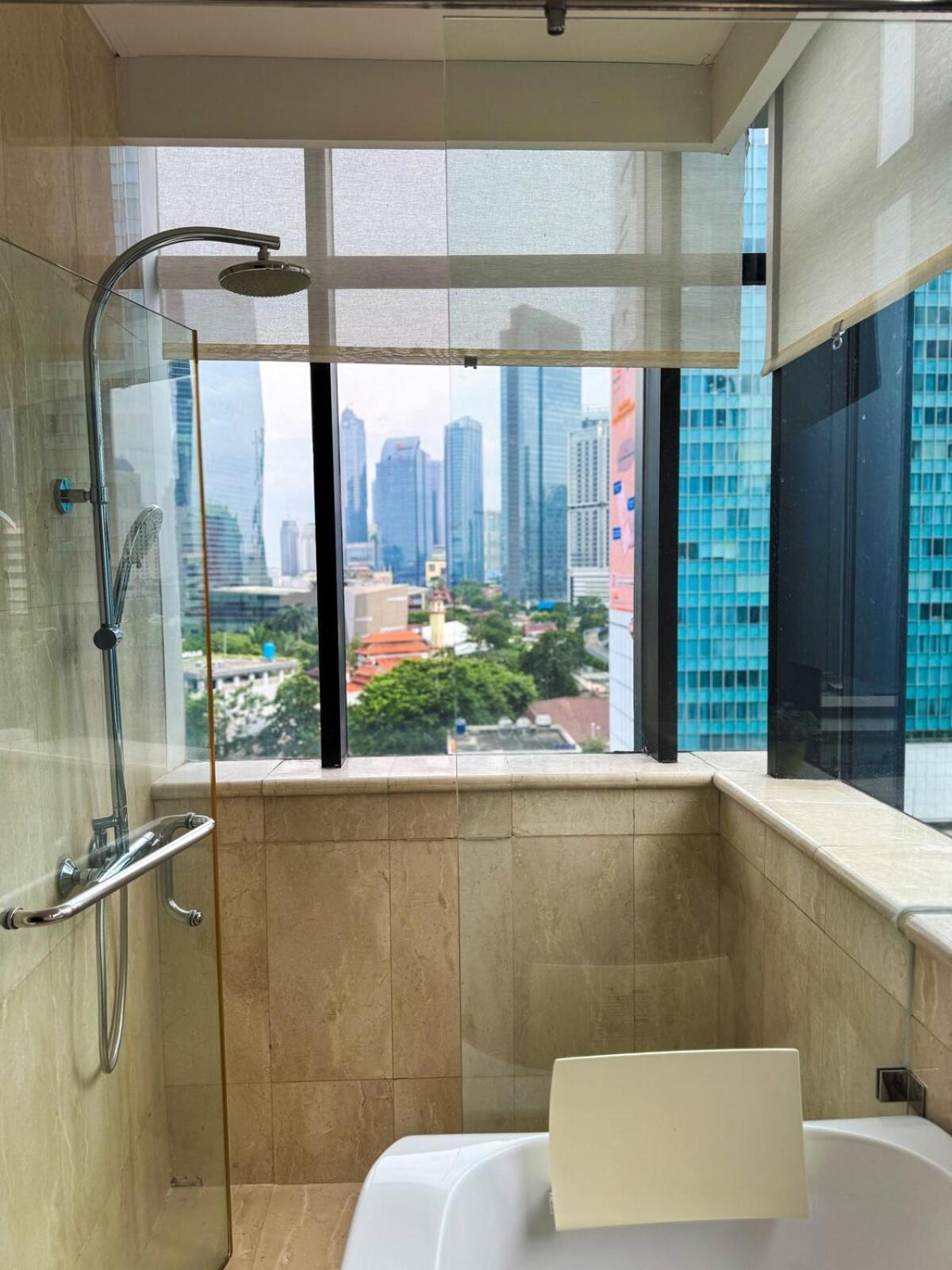 Sudirman 3br With Infinity Pool & Netflix By Damaresa Apartment Jakarta
