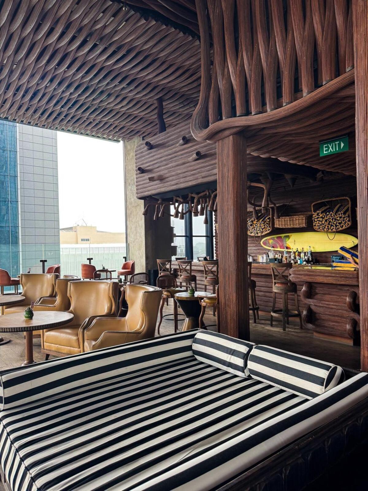 Sudirman 3br With Infinity Pool & Netflix By Damaresa Apartment *