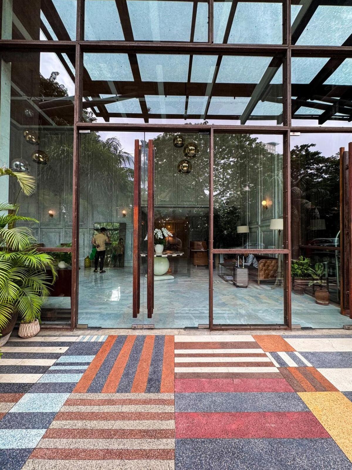 Sudirman 3br With Infinity Pool & Netflix By Damaresa Apartment